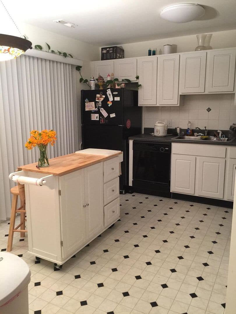Raleigh House: 3011 #106 Barrymore St