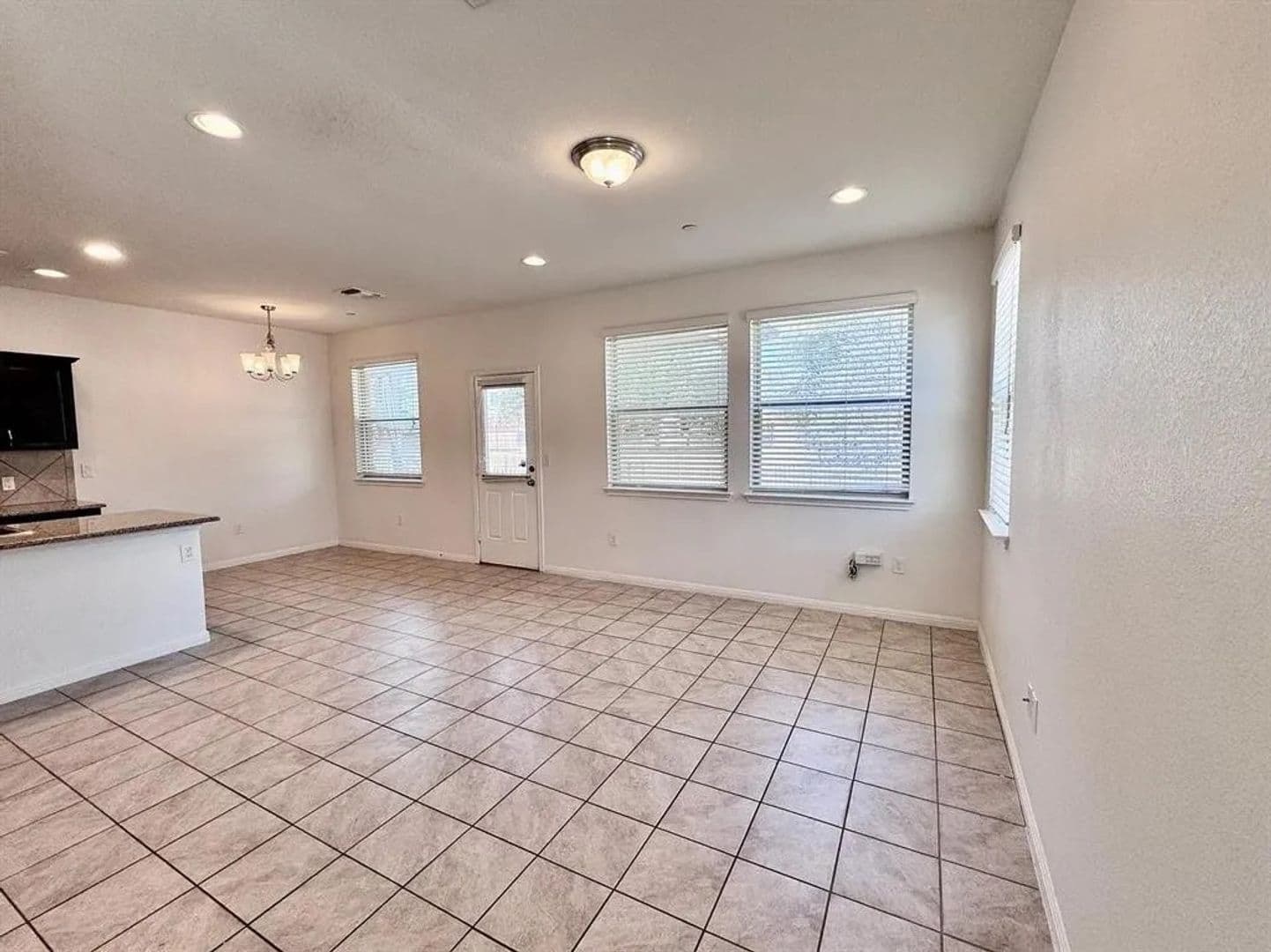 Round Rock House: 1001 Zodiac Ln