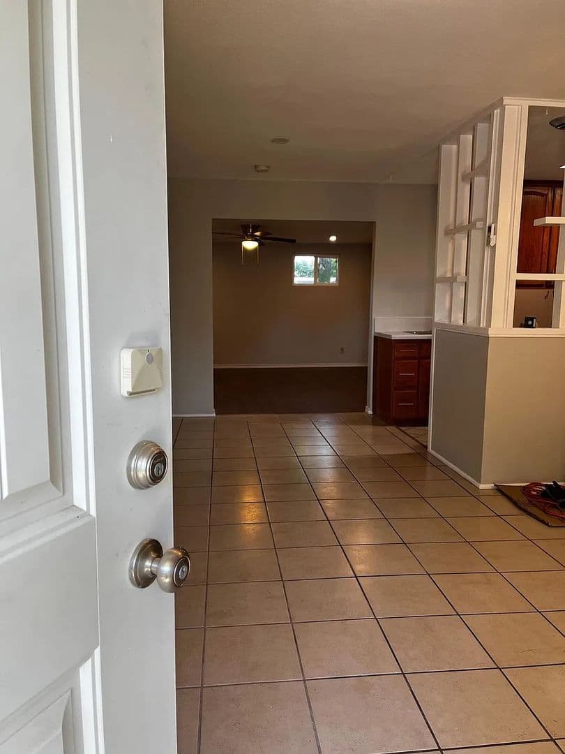 San Antonio House: 543 Congress Ave