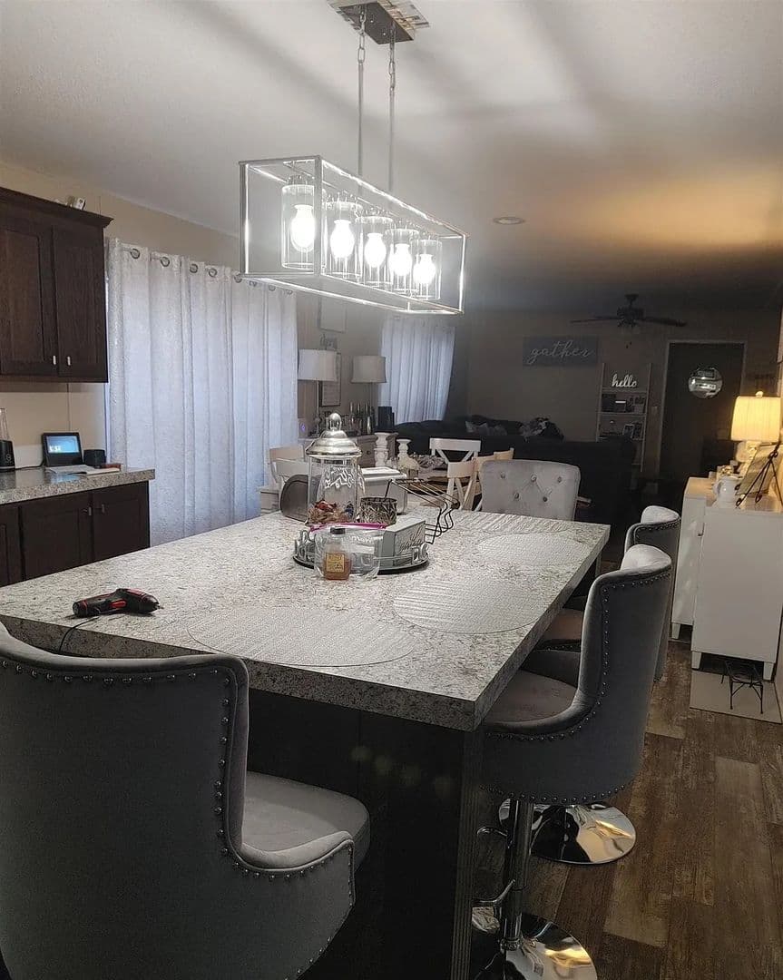 McDonough House: 379 Robin Ln