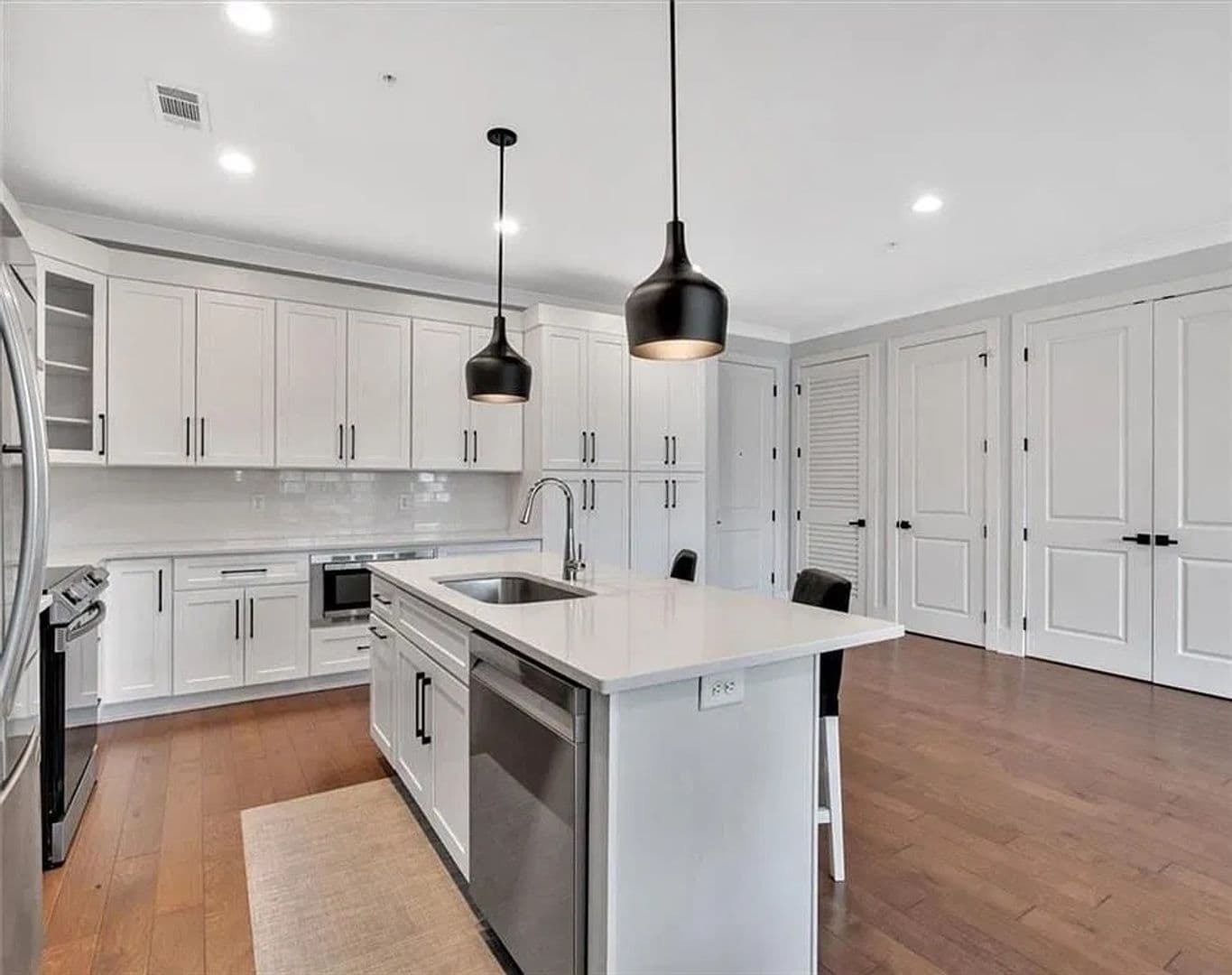 Atlanta House: 6890 Peachtree Dunwoody Rd NE