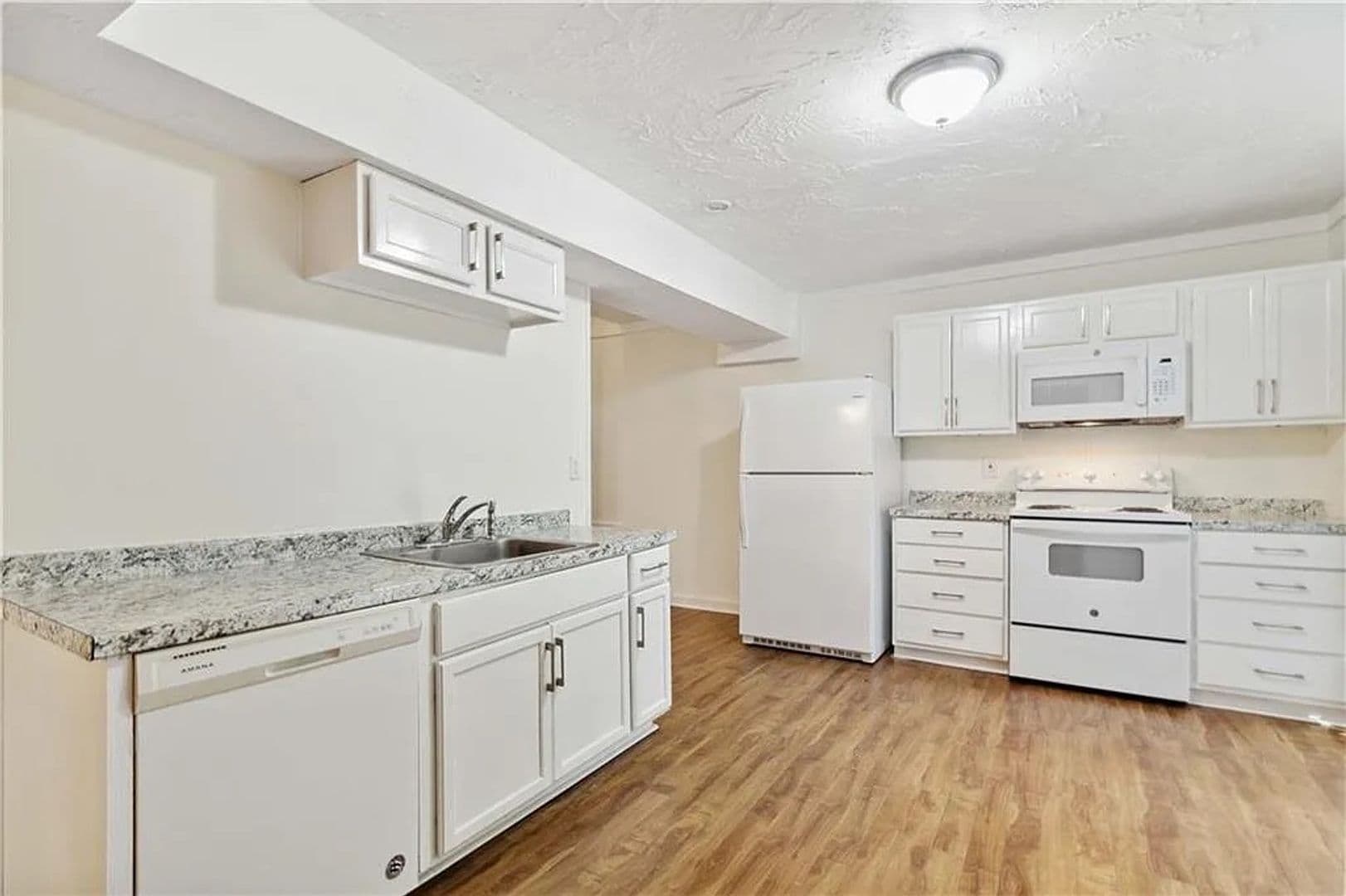 Alpharetta House: 721 Wedgewood Dr