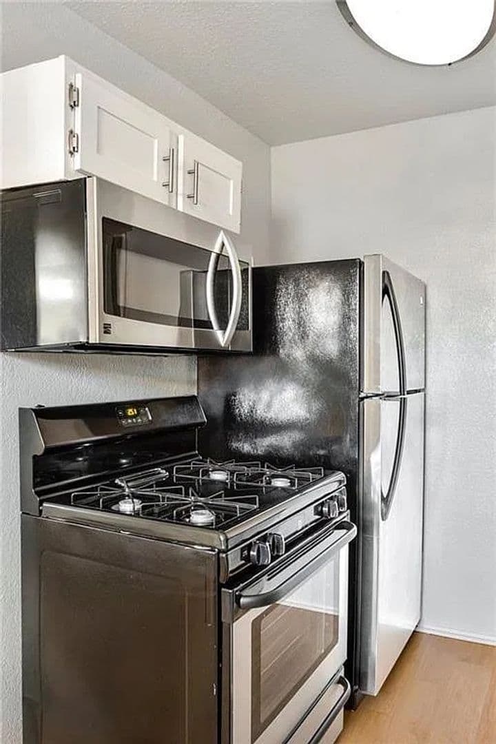 Austin House: 2401 Manor Rd