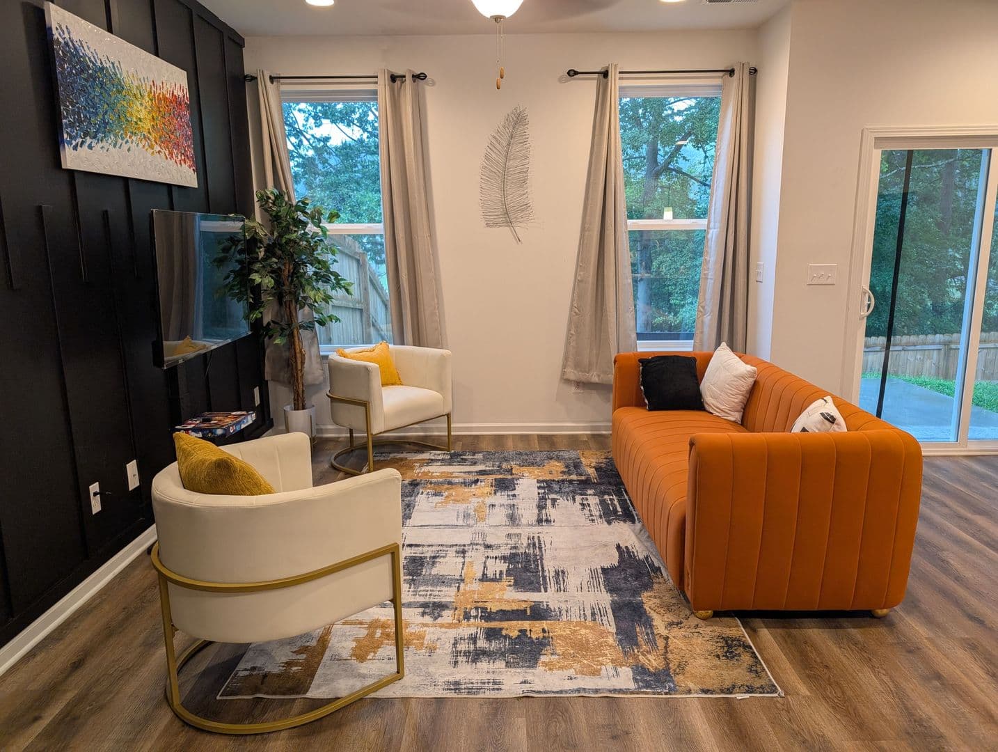 Charlotte House: 6043 Sullins Rd