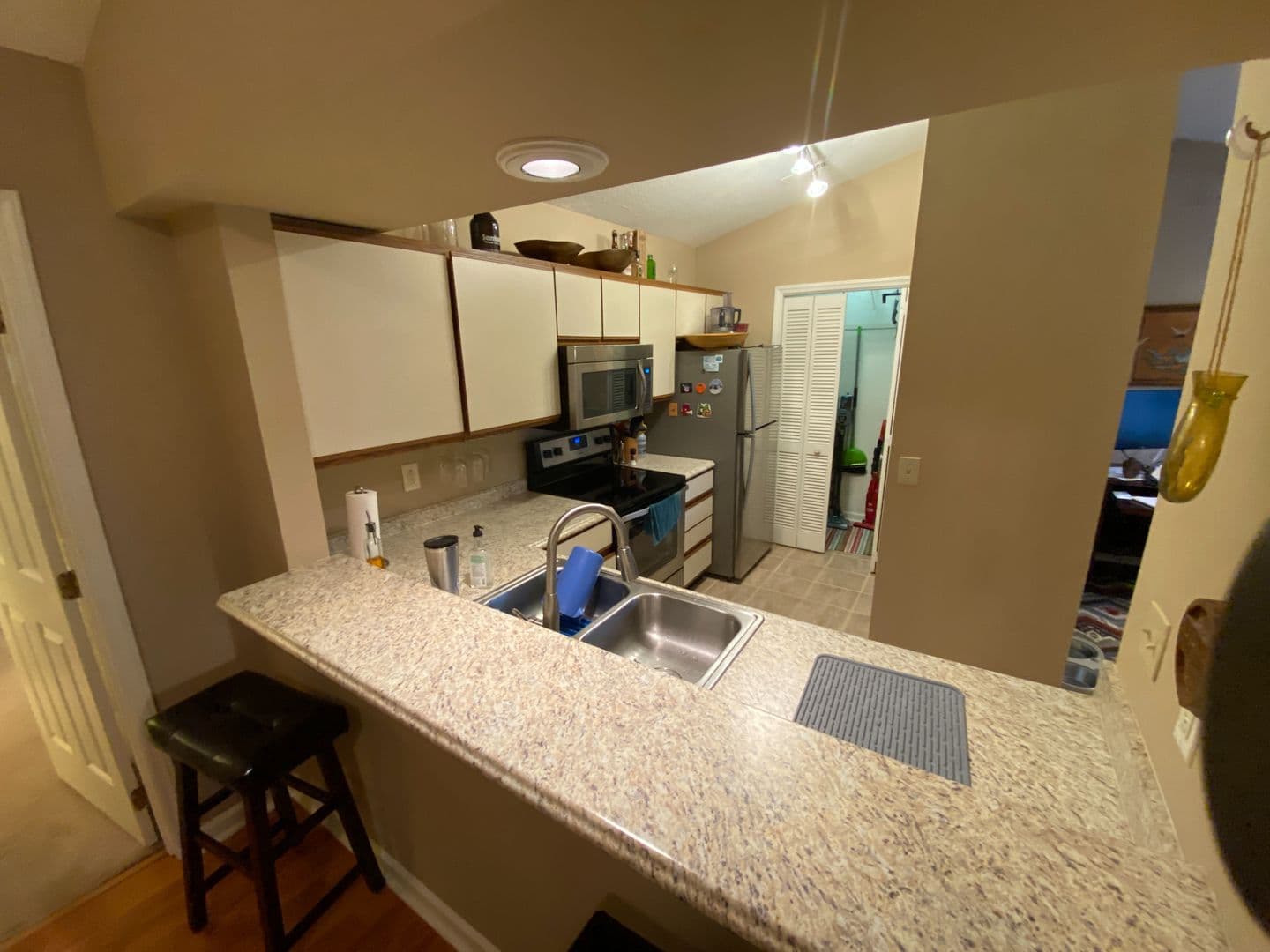 Raleigh House: 6111 Sunpointe Dr
