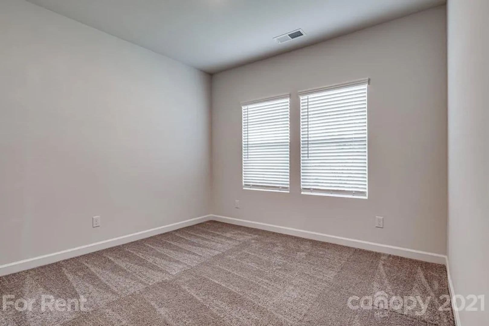Charlotte House: 2022 Tears Ln