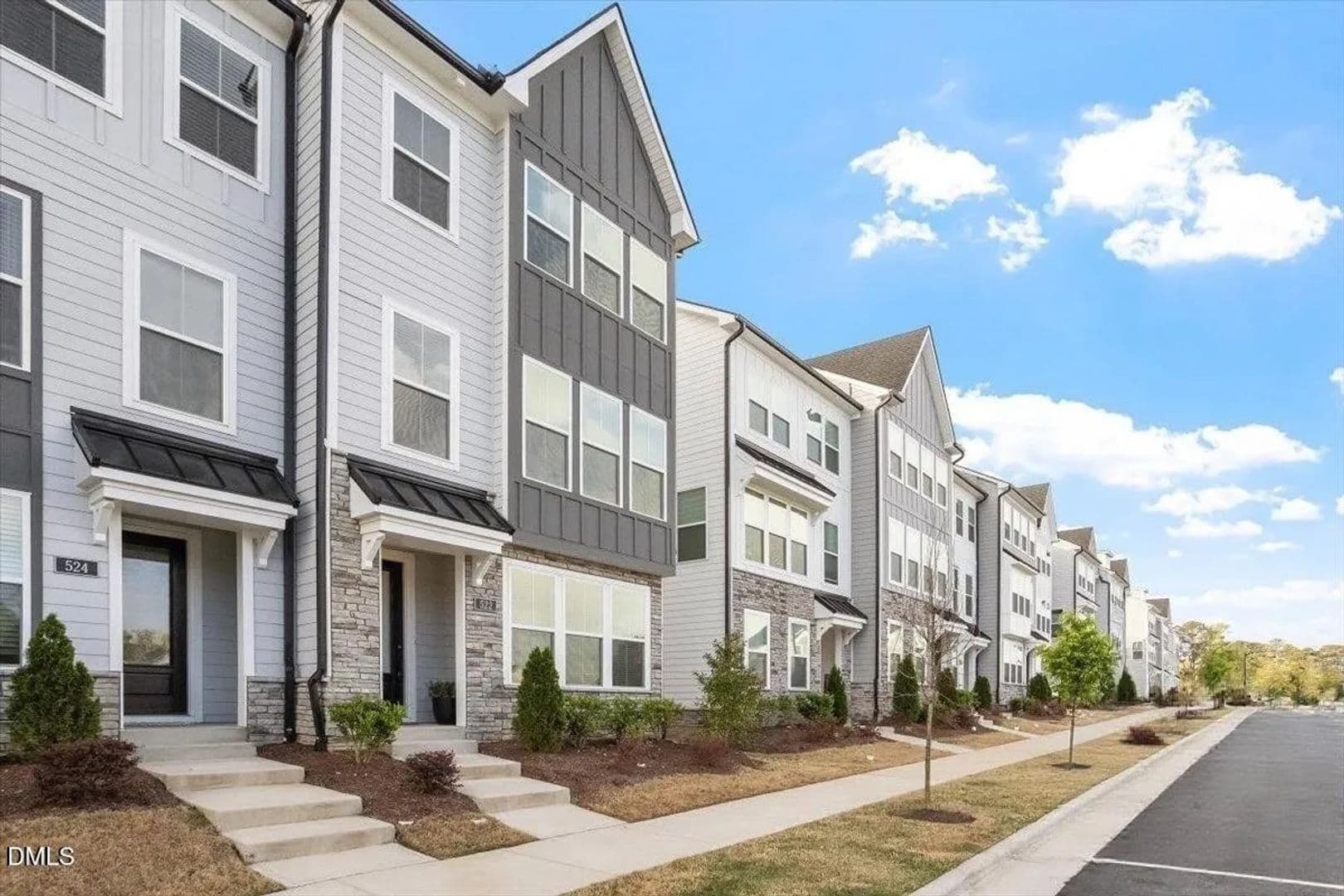 Knightdale House: 522 Billingshurst Wy