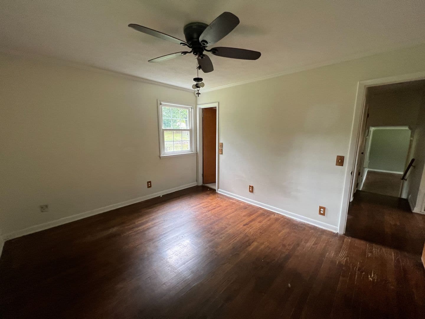Raleigh House: 1809 Pinedale Dr