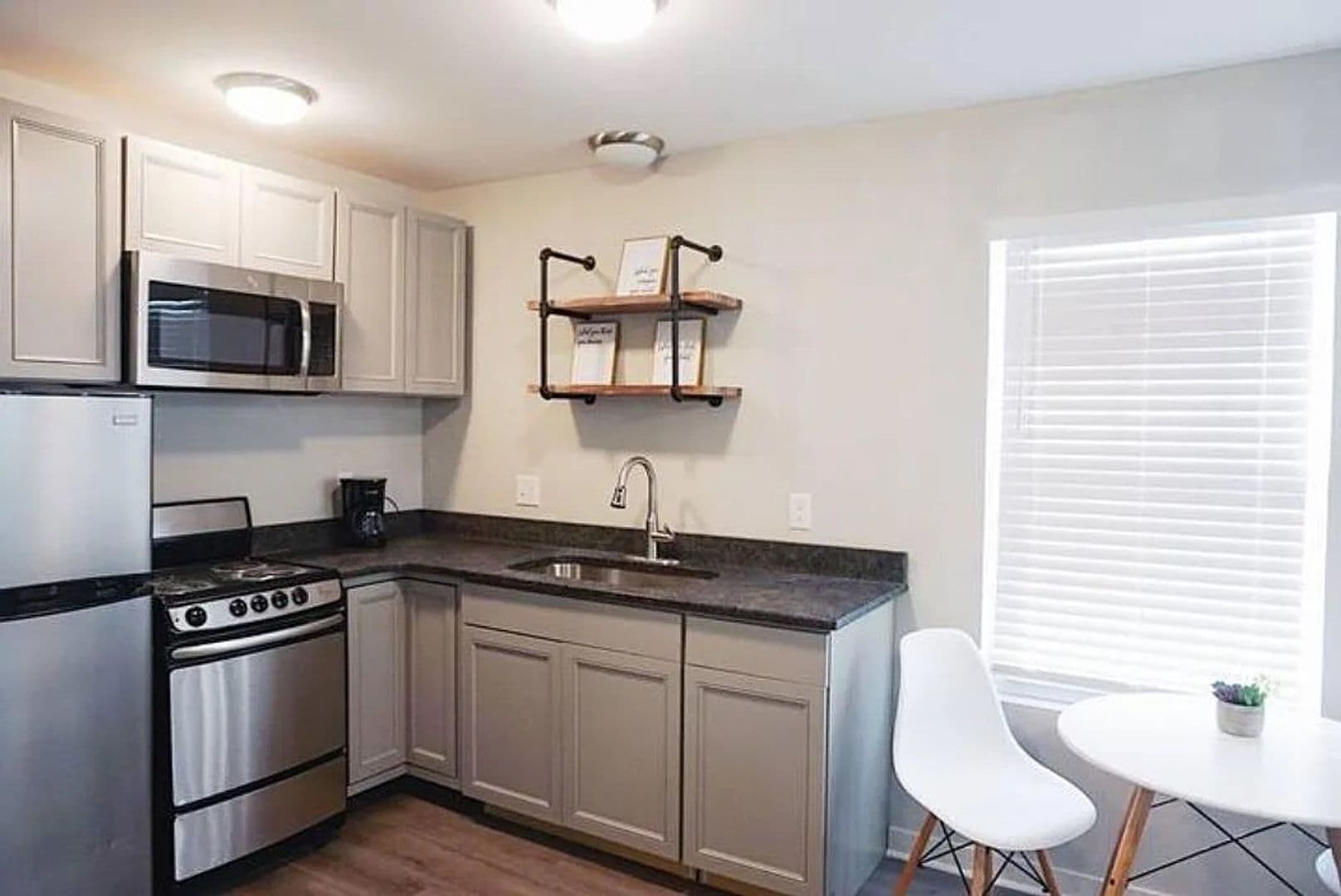 Charlotte House: 2435 Double Oaks Rd