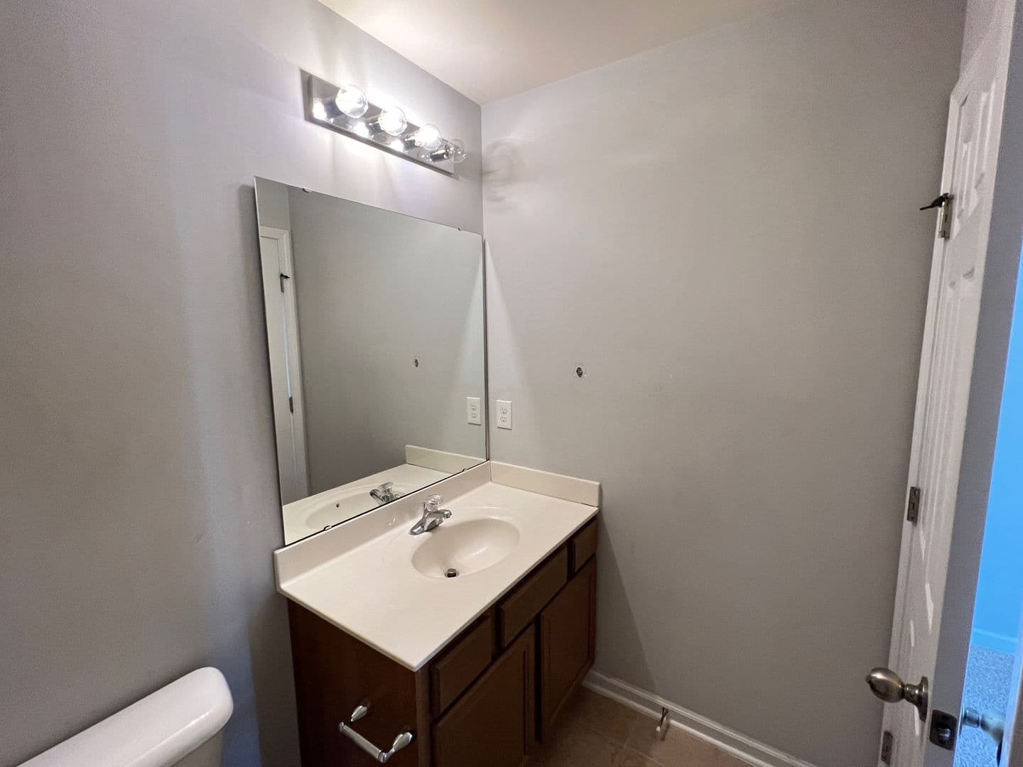 Cary House: 215 Dove Cottage Ln
