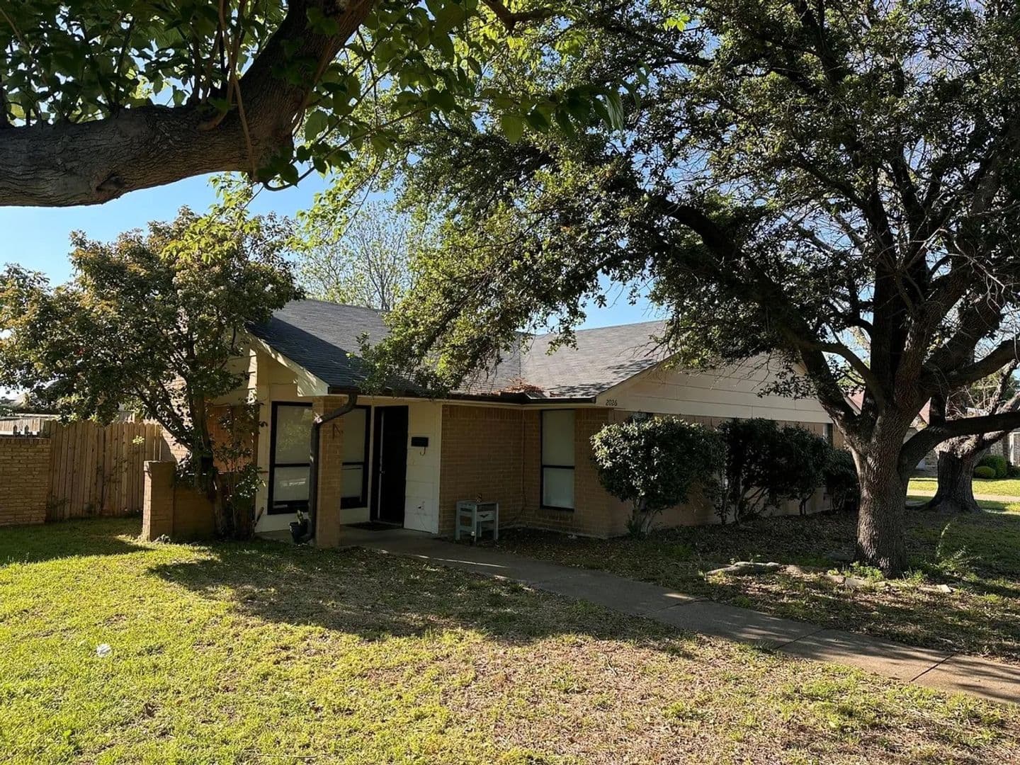 Garland House: 2026 Santa Anna Dr