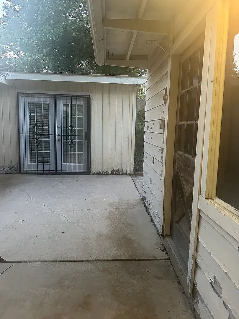 San Antonio House: 1203 Arroya Vista Dr