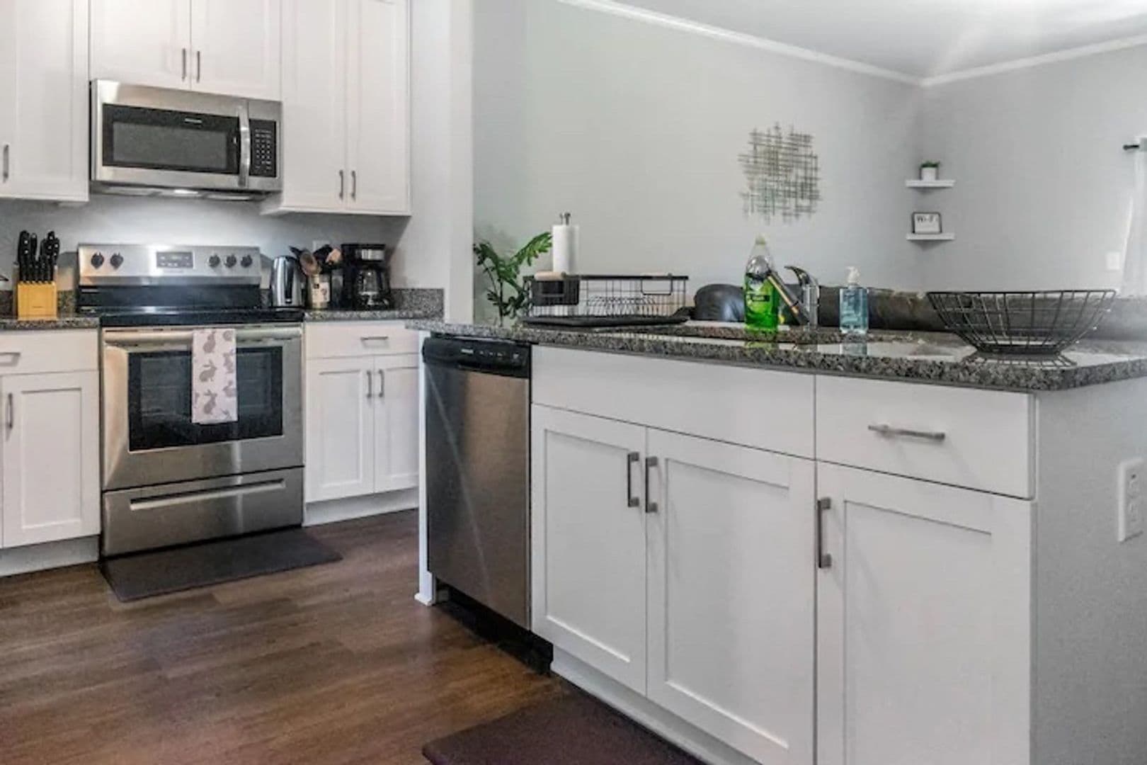 East Point House: 3196 Laurel Ridge Cir
