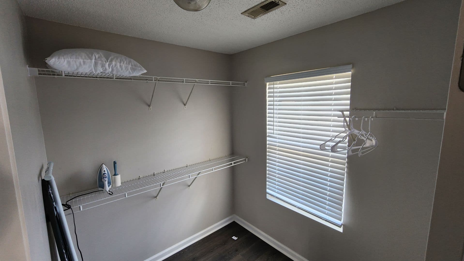 College Park House: 4850 W Park Cir
