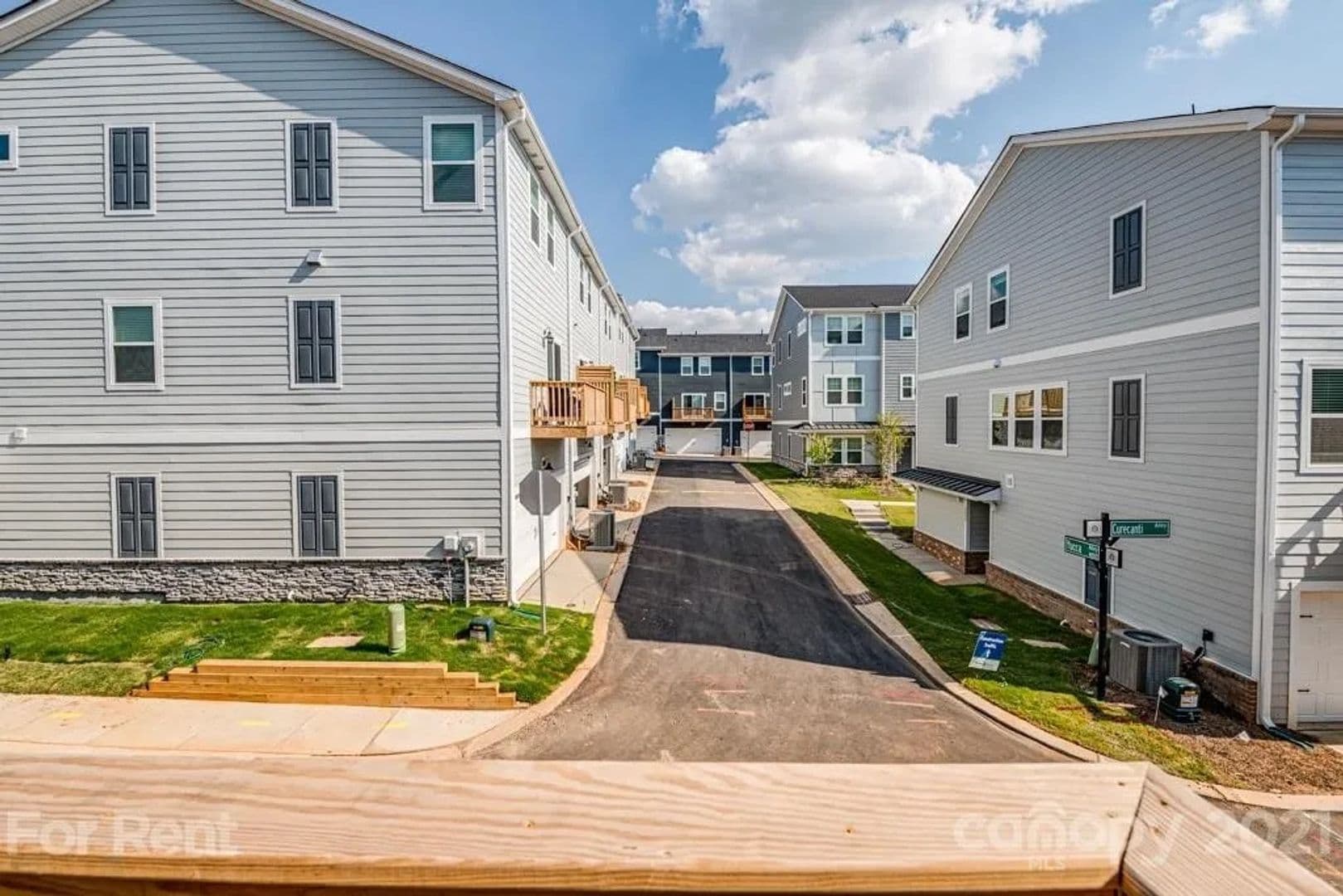 Charlotte House: 2022 Tears Ln