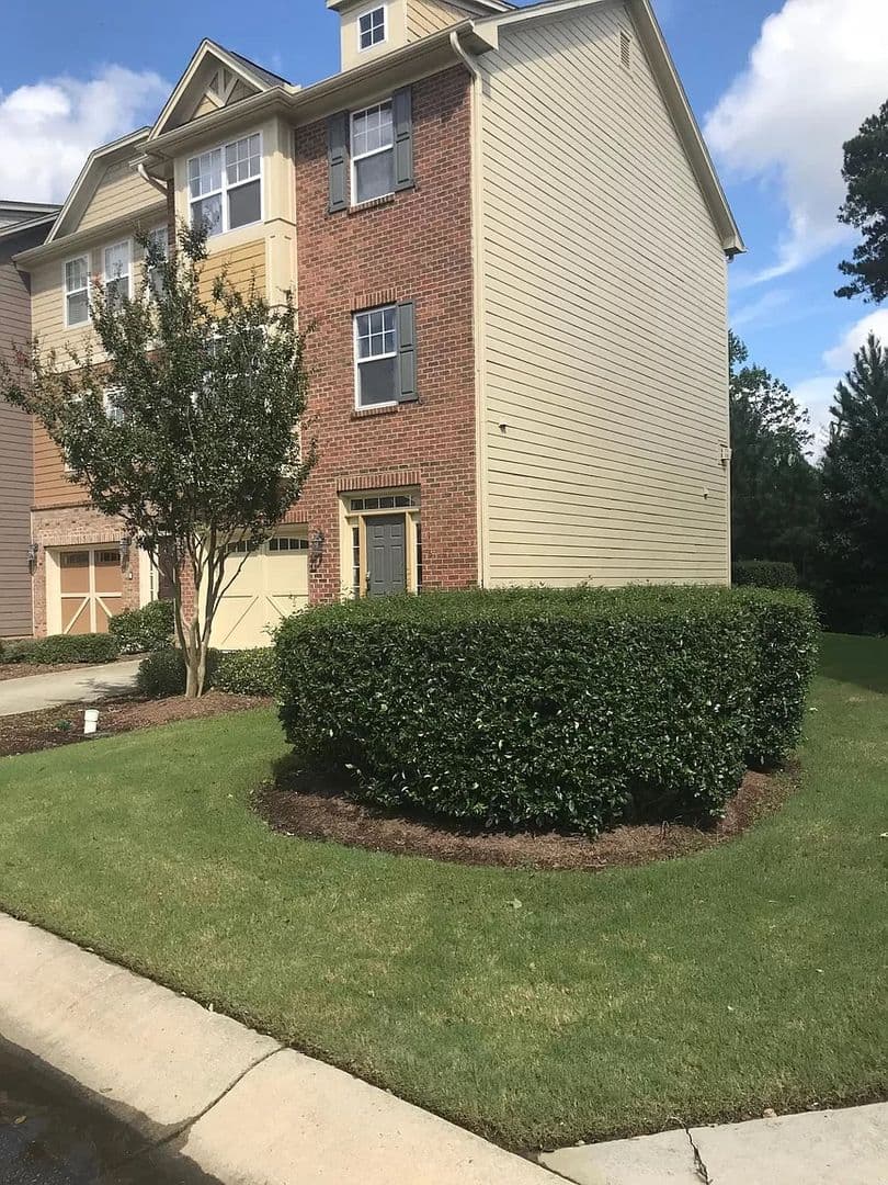 Cary House: 116 Linden Park Ln
