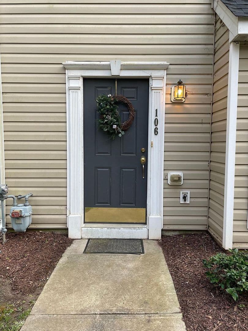 Raleigh House: 3011 #106 Barrymore St