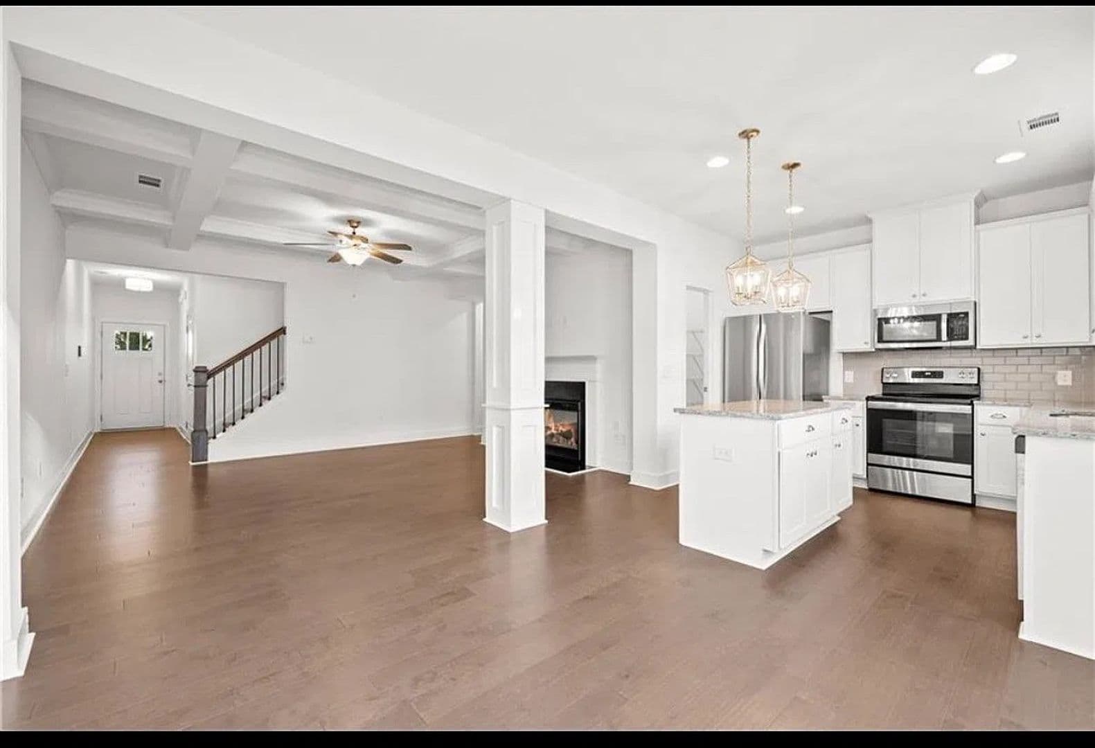 Auburn House: 246 Auburn Valley Wy