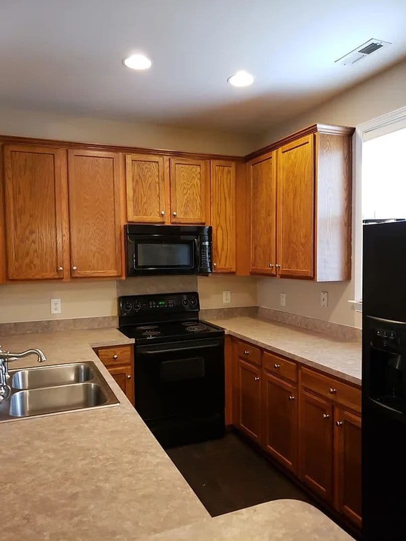 Charlotte House: 10318 McGoogan Ln