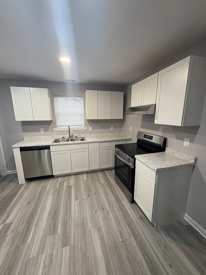 Conyers House: 1637 Pinedale Cir NW