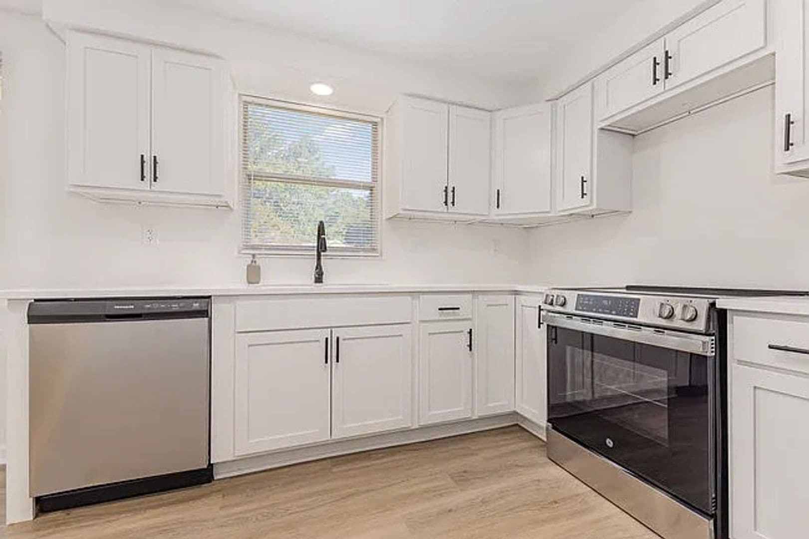 Charlotte House: 8915 Touchstone Ln