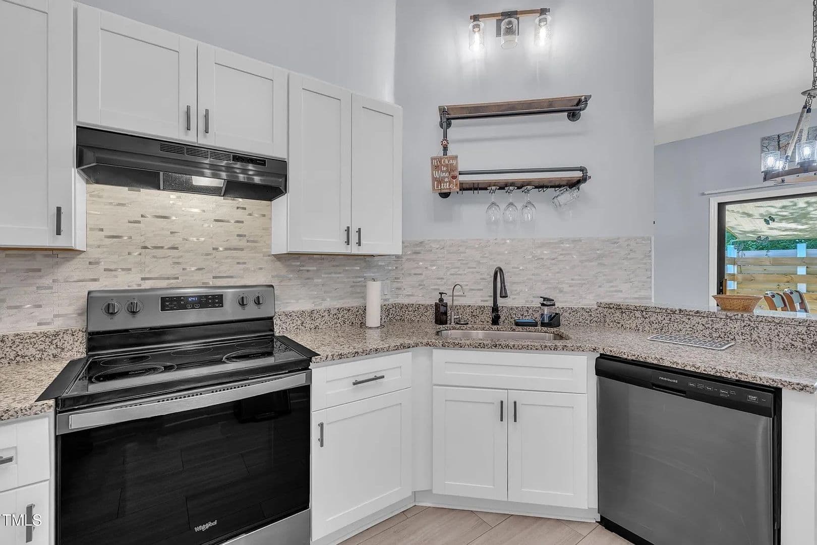 Raleigh House: 105 Tall Rock Ct