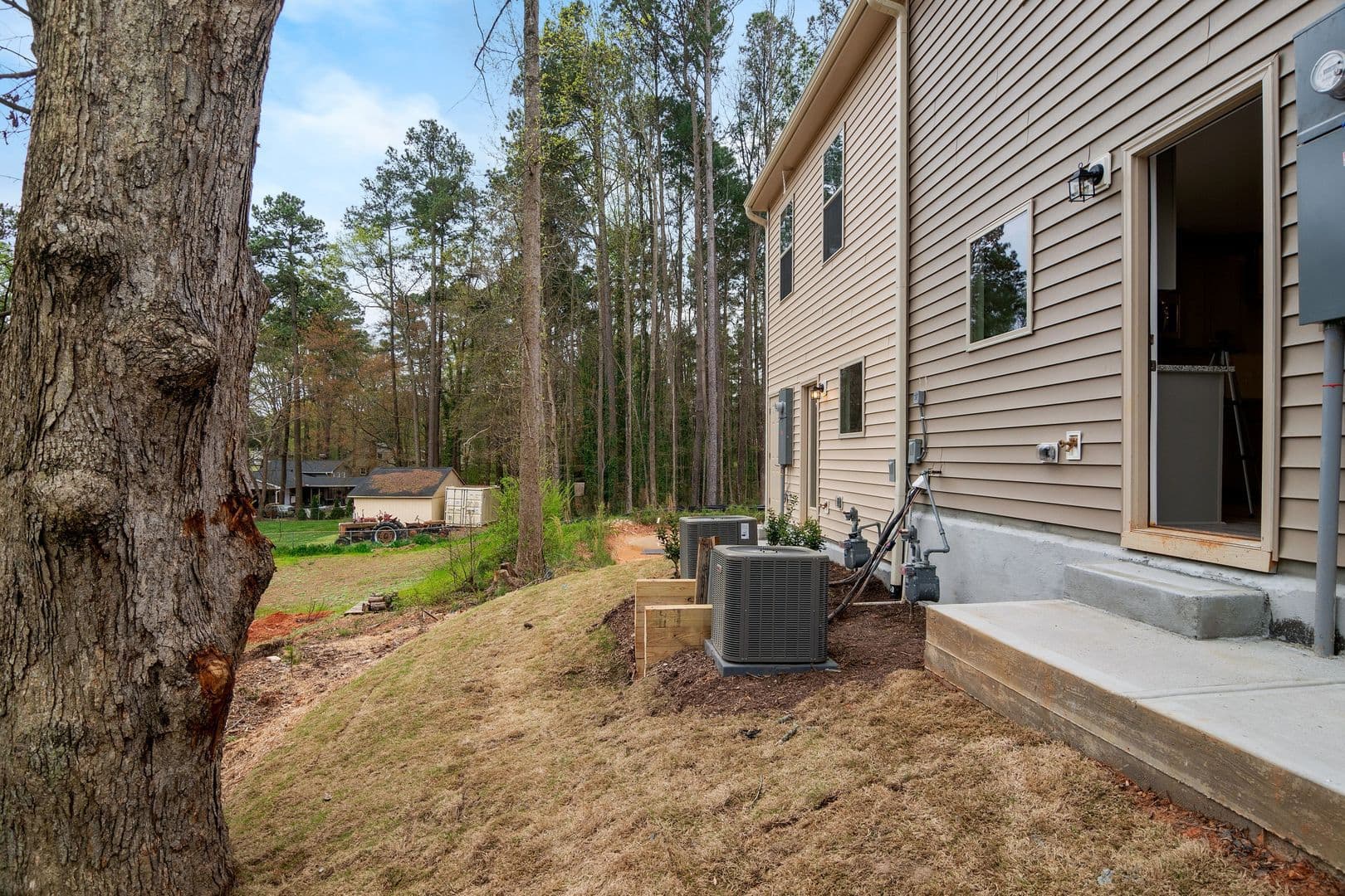 Raleigh House: 309 Switch St
