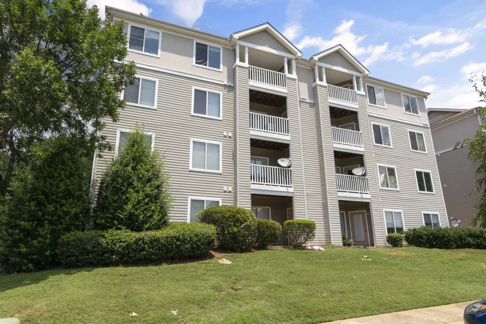 Raleigh House: 1251 #002 University Ct