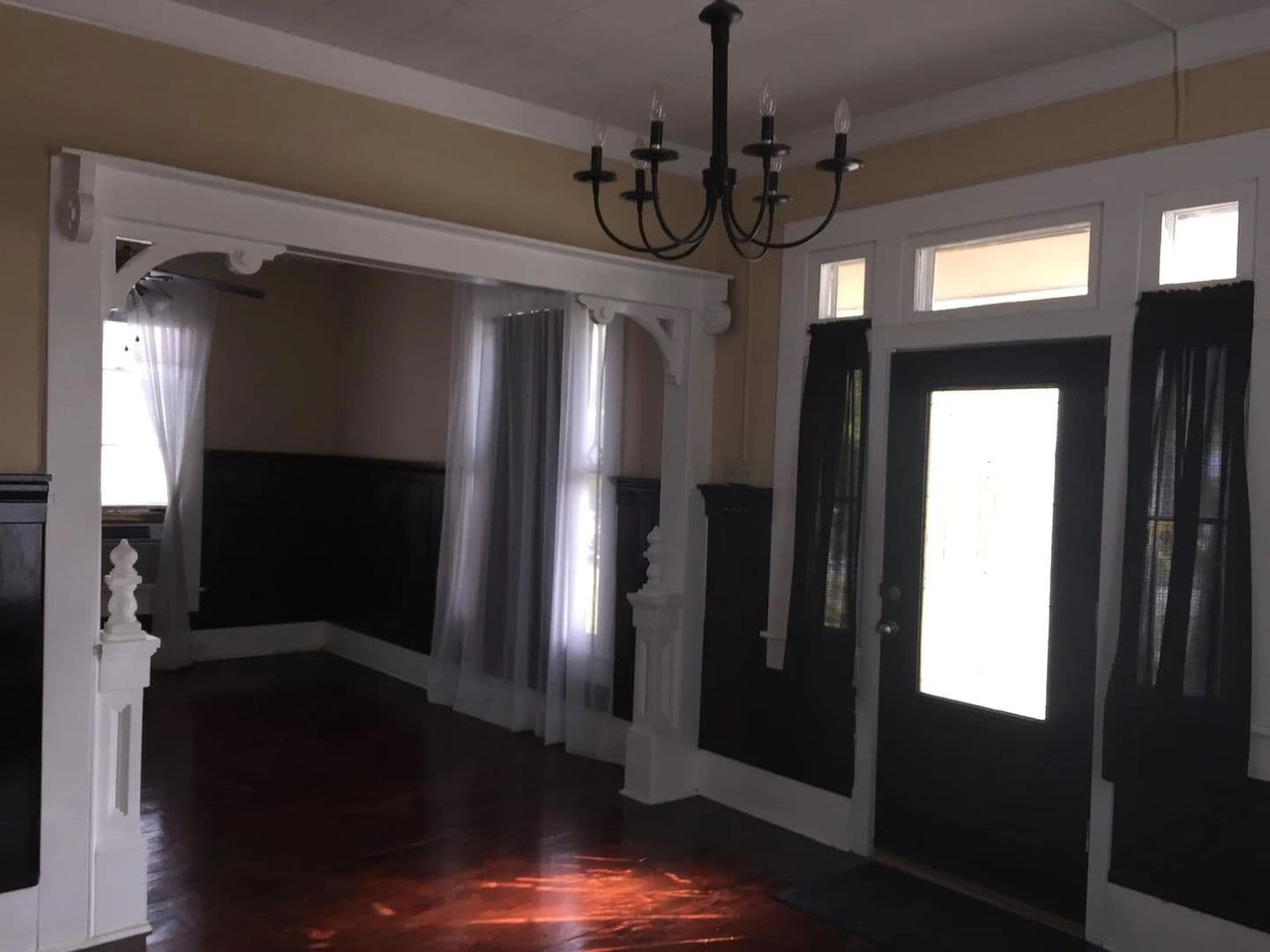 San Antonio House: 411 E Laurel