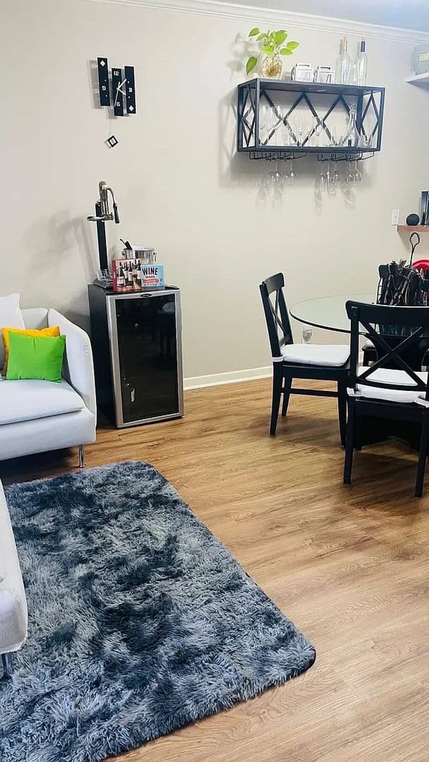 Austin House: 6501 E Hill Dr