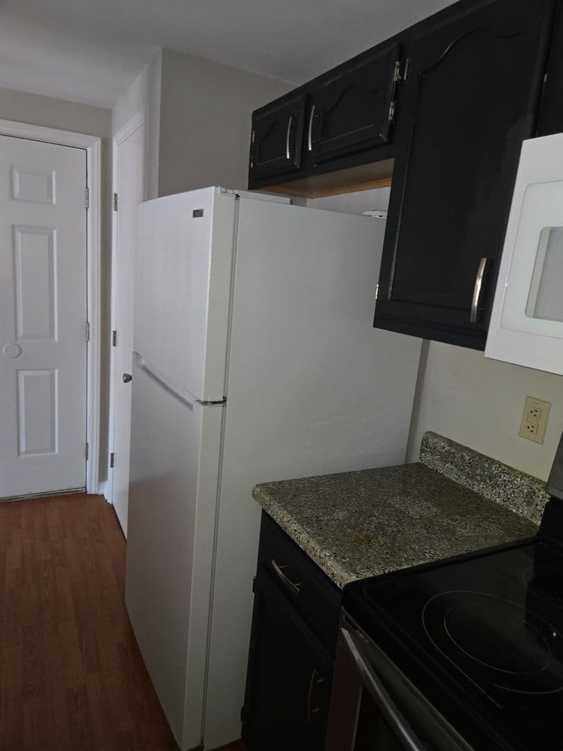 Charlotte House: 1649 Arlyn Cir