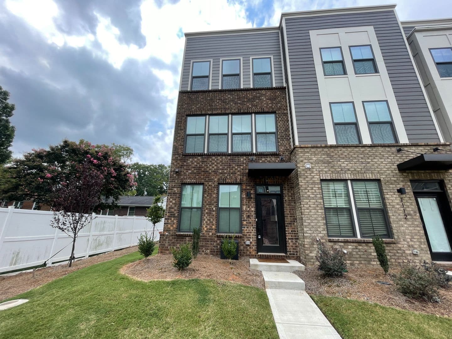 Charlotte House: 1114 Gleason Wy