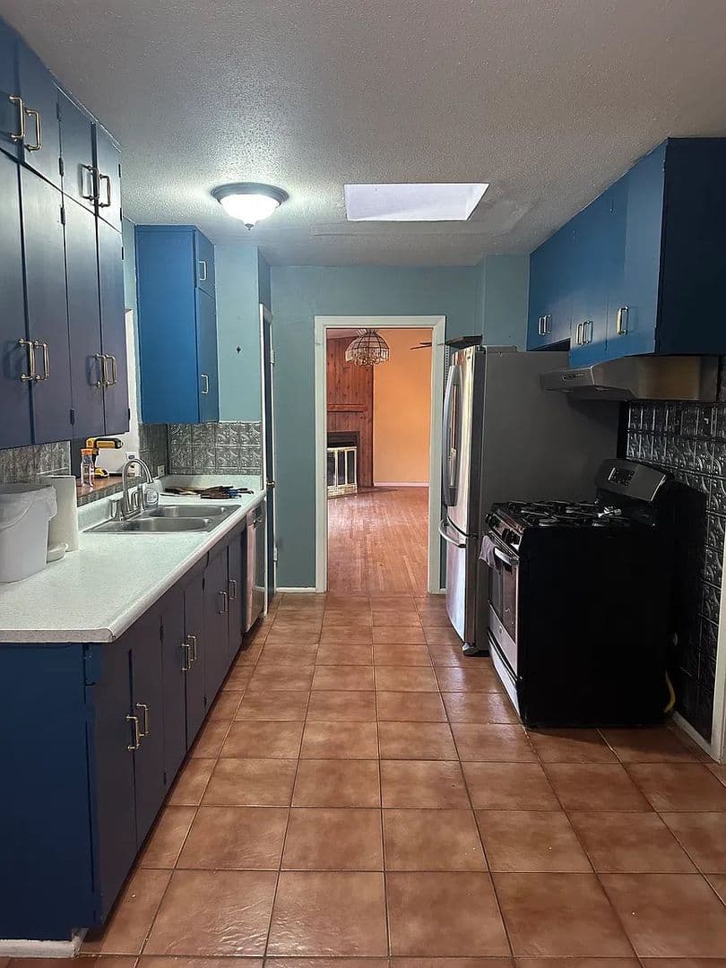 San Antonio House: 1203 Arroya Vista Dr