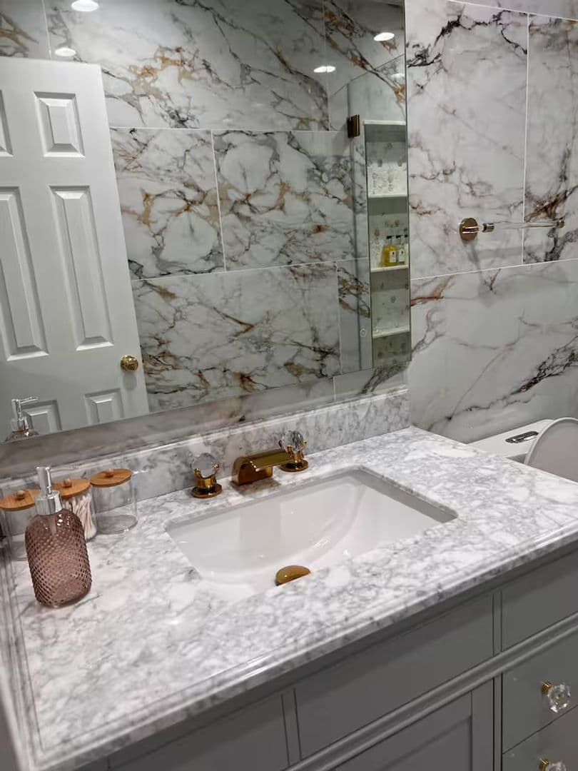 Lilburn House: 493 Greg Dr SW