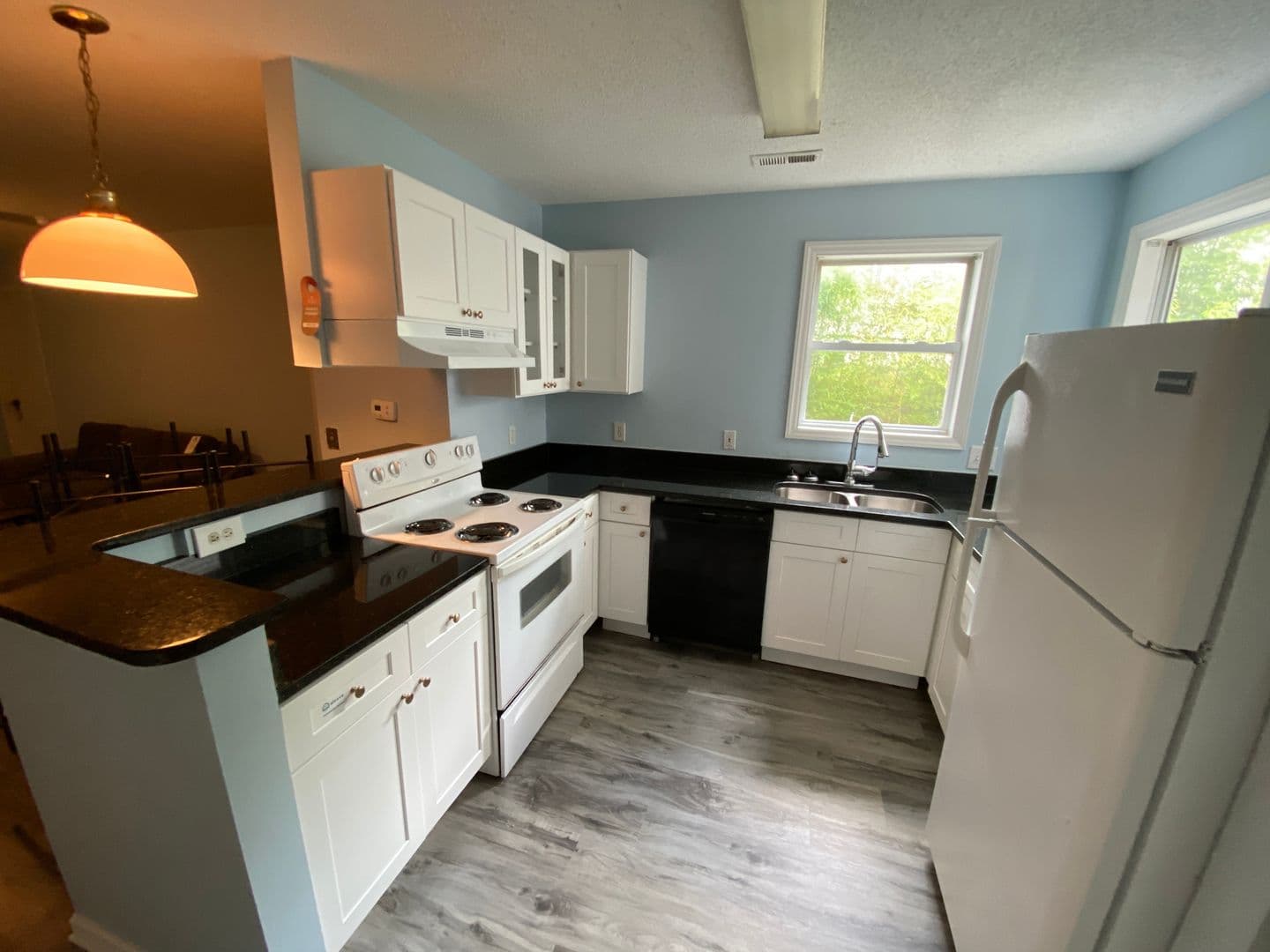 Raleigh House: 1120 #103 Carlton Ave