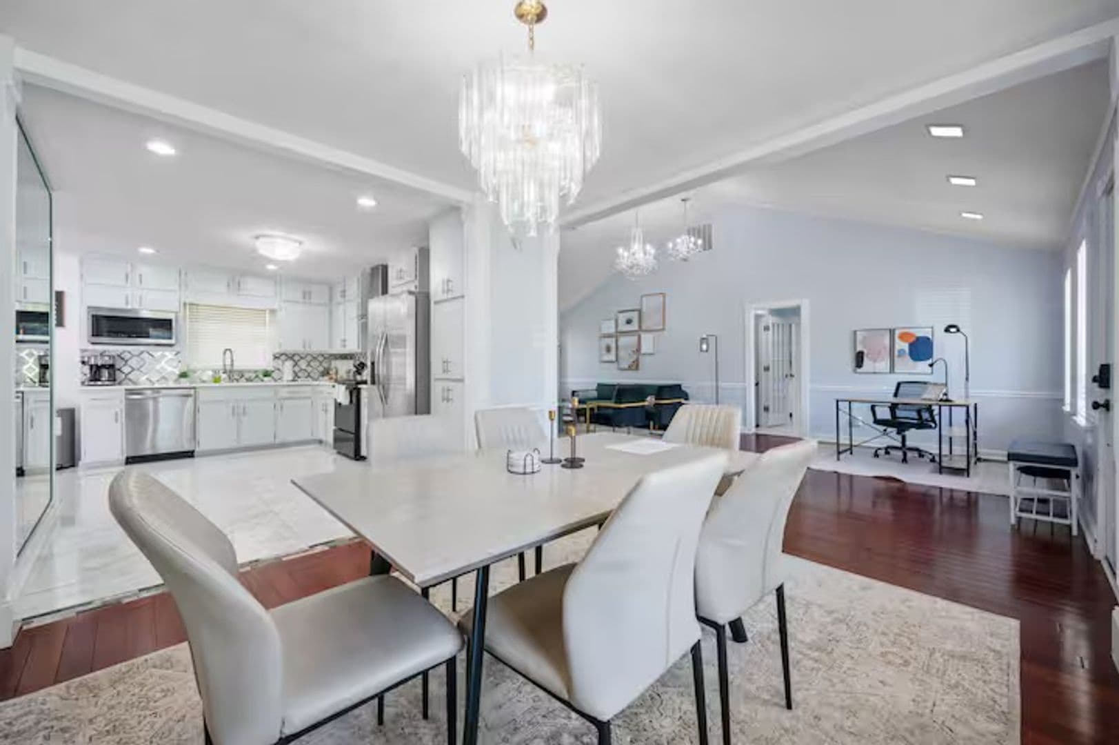Lilburn House: 493 Greg Dr SW
