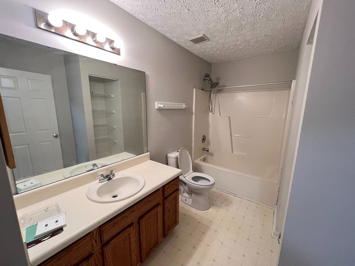 Raleigh House: 7113 Beaverwood Dr