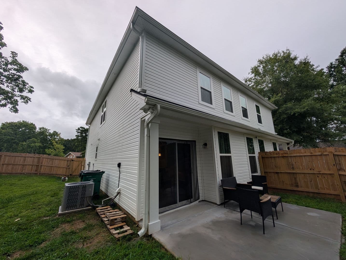 Charlotte House: 6043 Sullins Rd