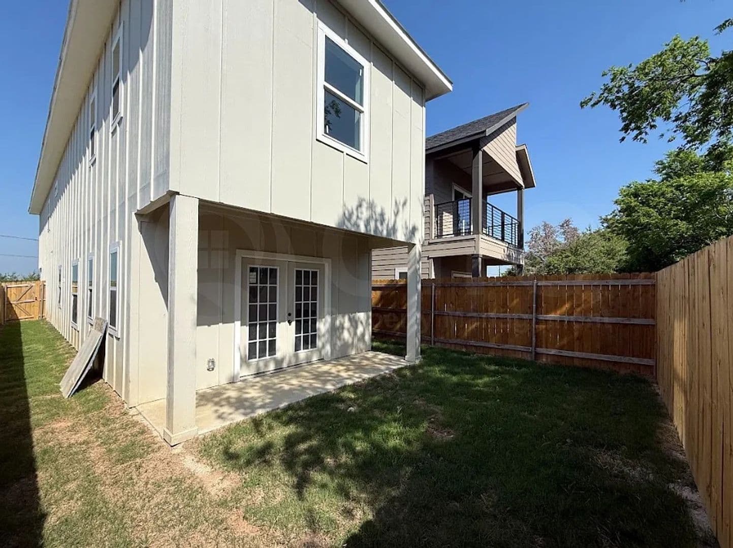 Dallas House: 6702 S Lancaster Rd