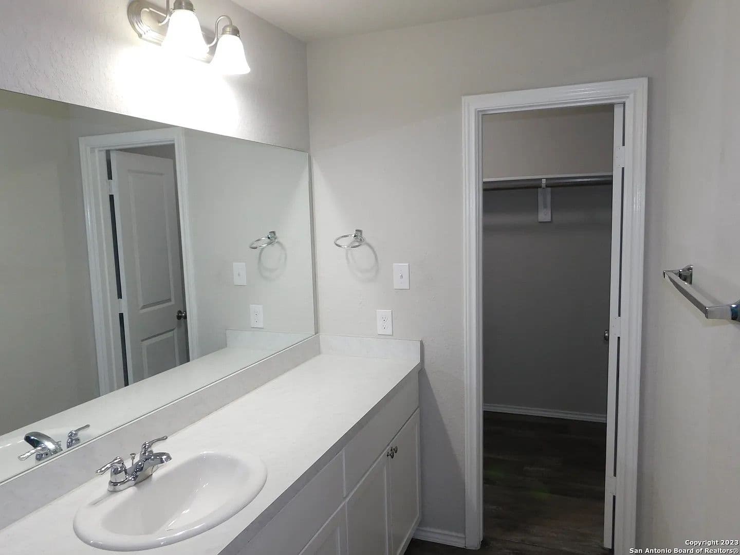 Converse House: 5927 Sunshine Smt