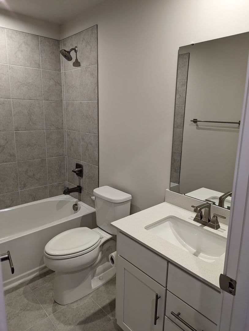 Charlotte House: 1114 Gleason Wy