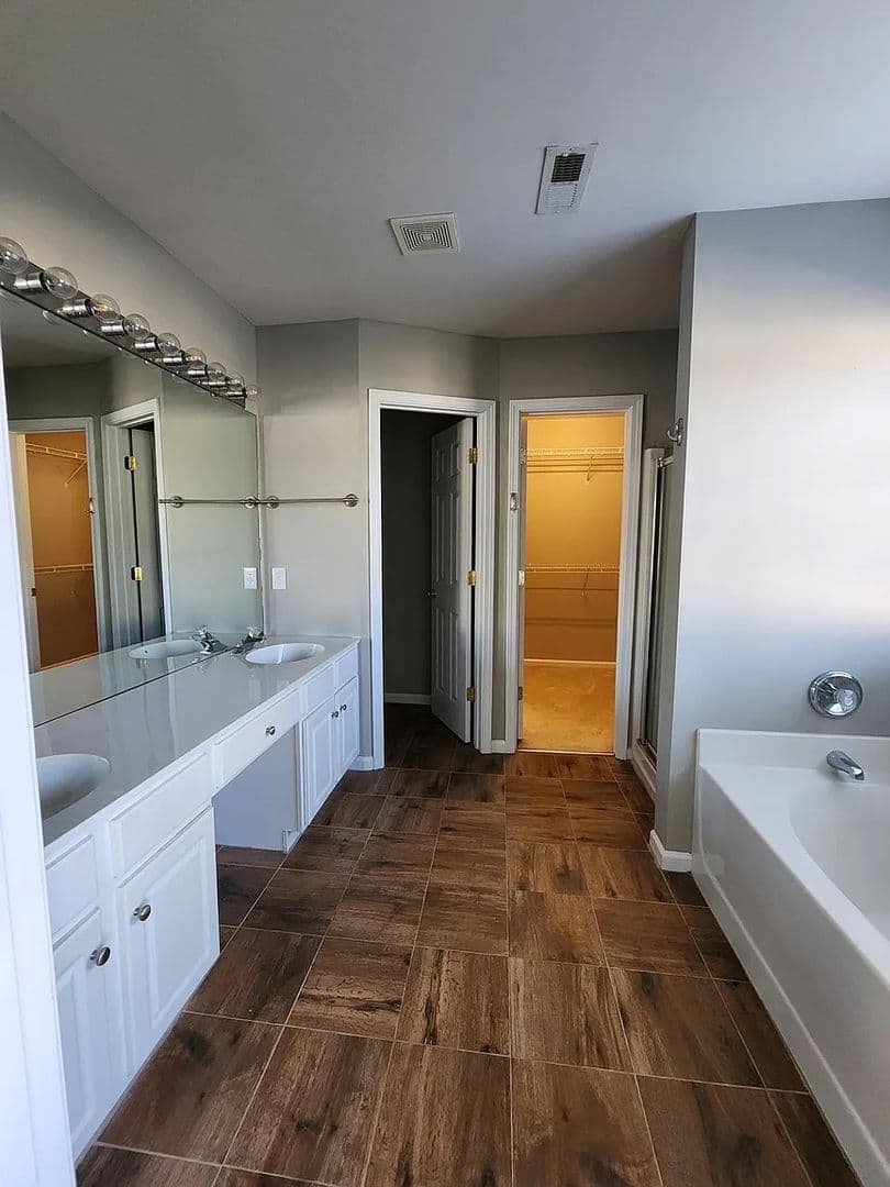Charlotte House: 15325 Lavista Way