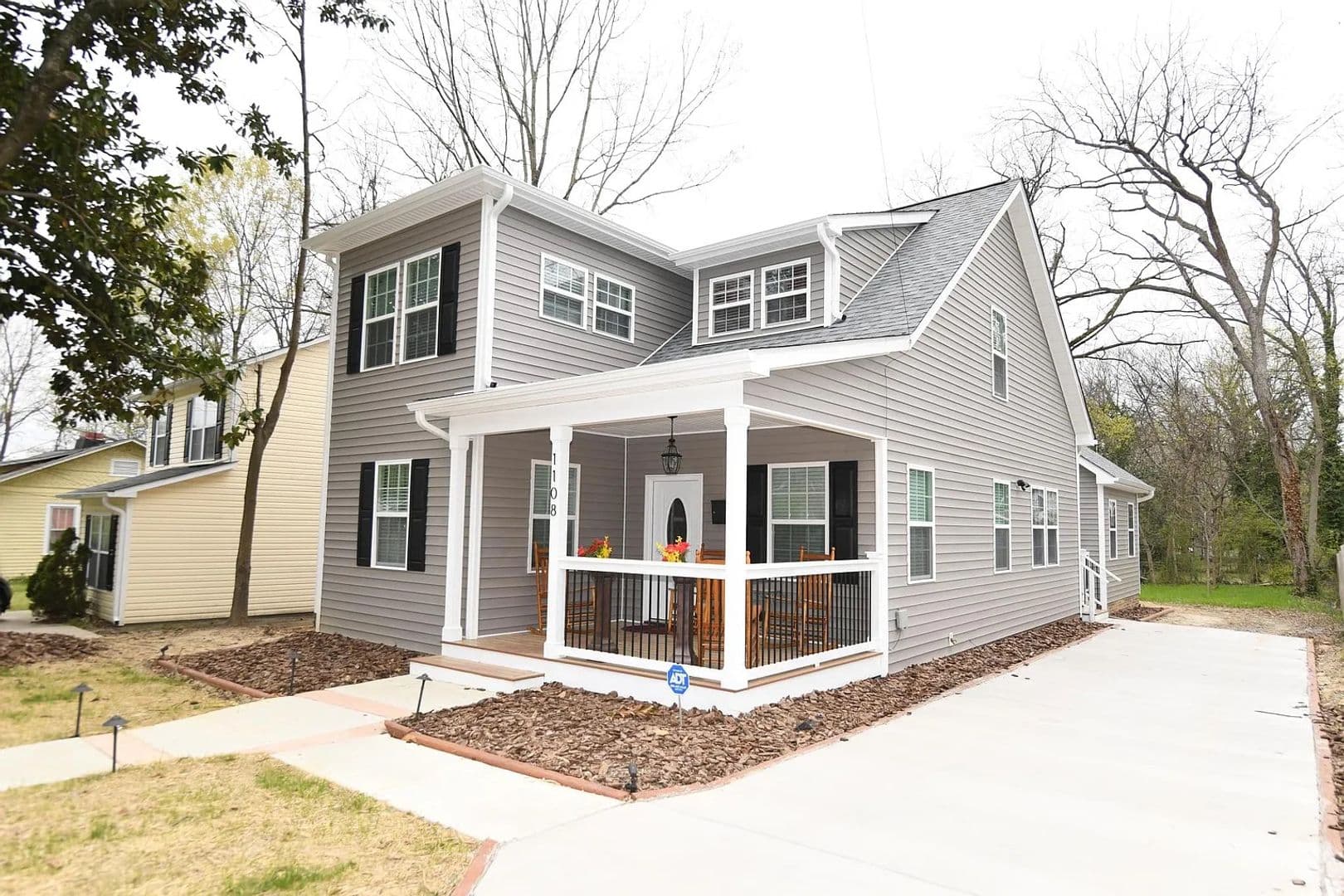 Raleigh House: 1108 S Person St