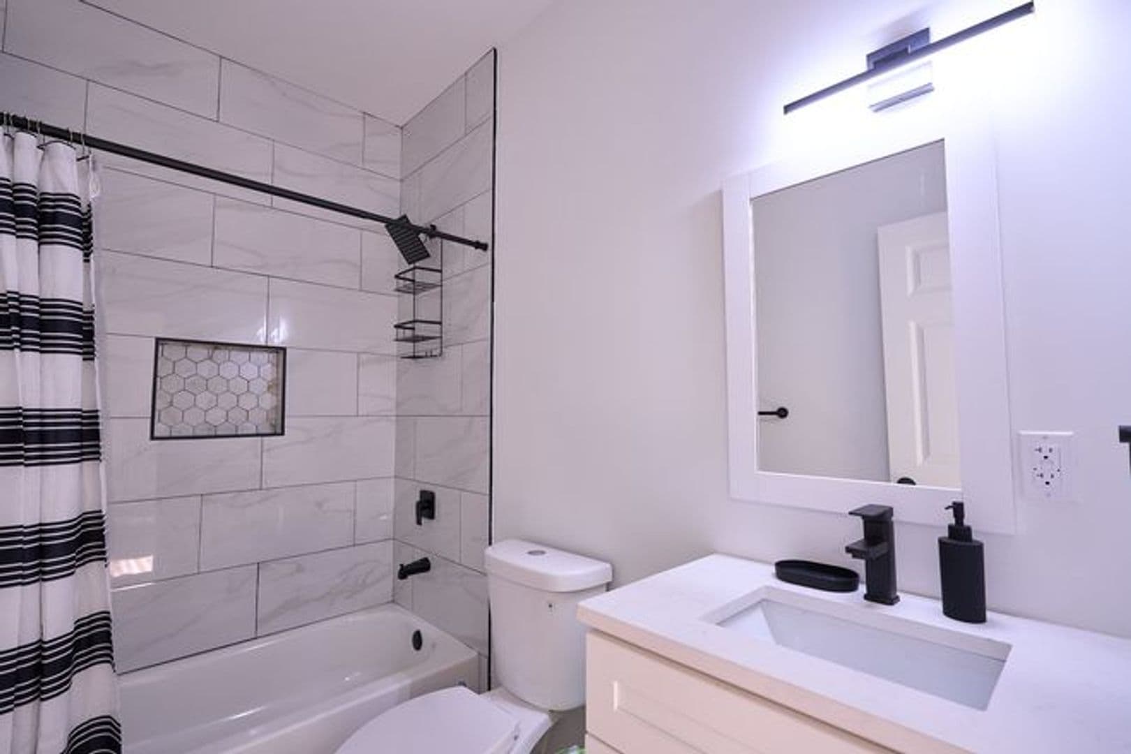 Decatur House: 3179 Alston Dr