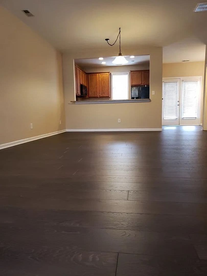 Charlotte House: 10318 McGoogan Ln