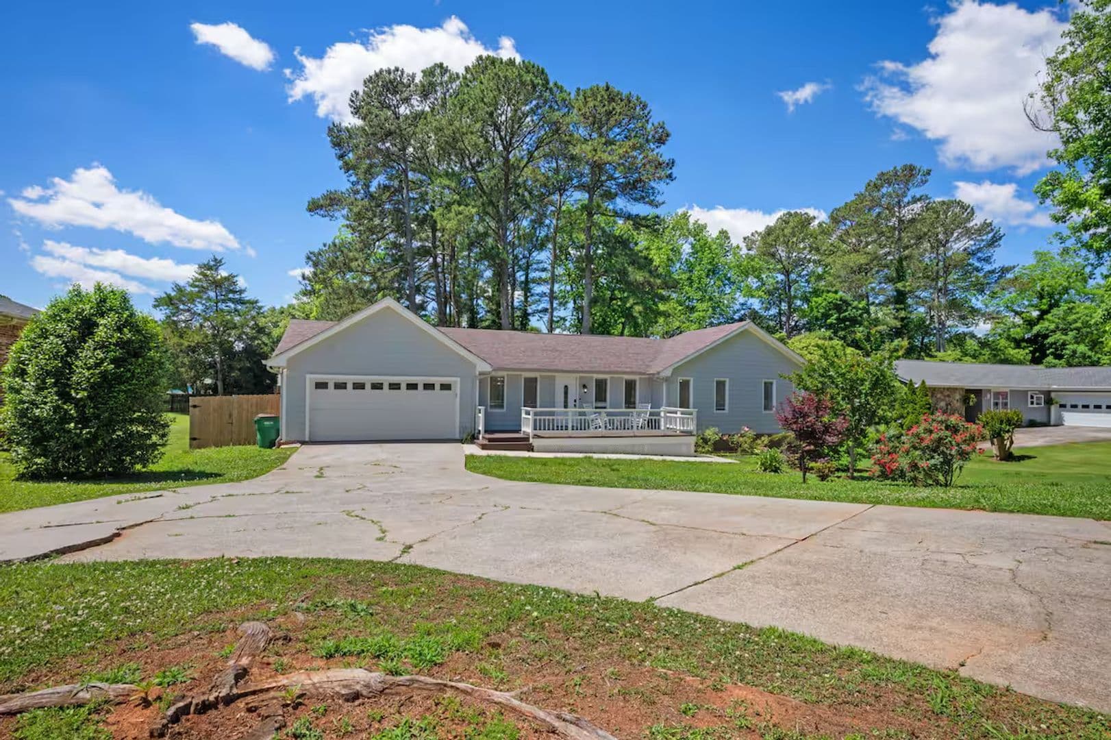 Lilburn House: 493 Greg Dr SW