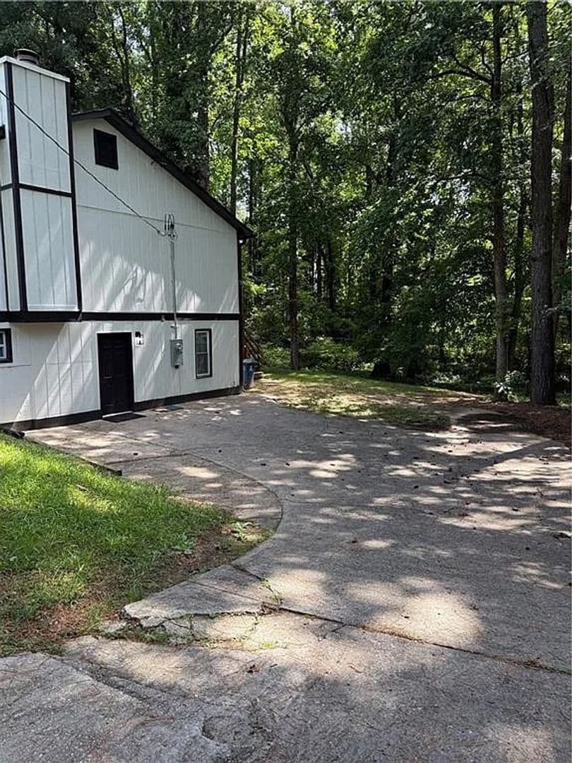 Alpharetta House: 721 Wedgewood Dr