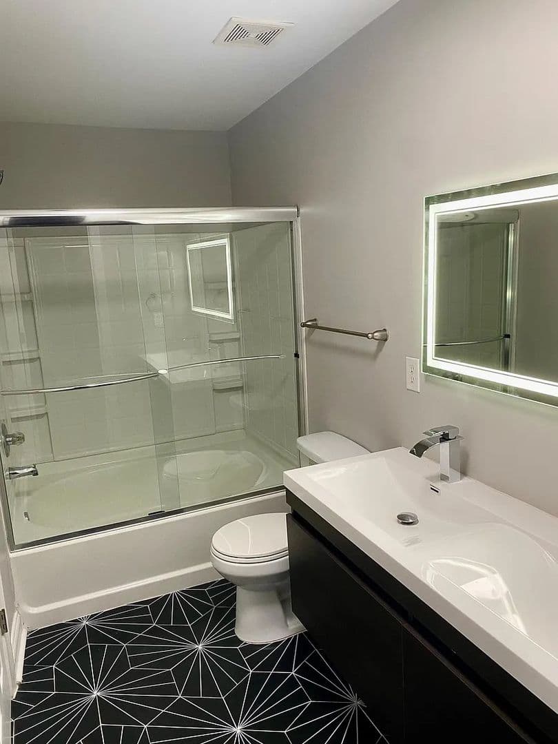 East Point House: 9050 Bayrose Cir