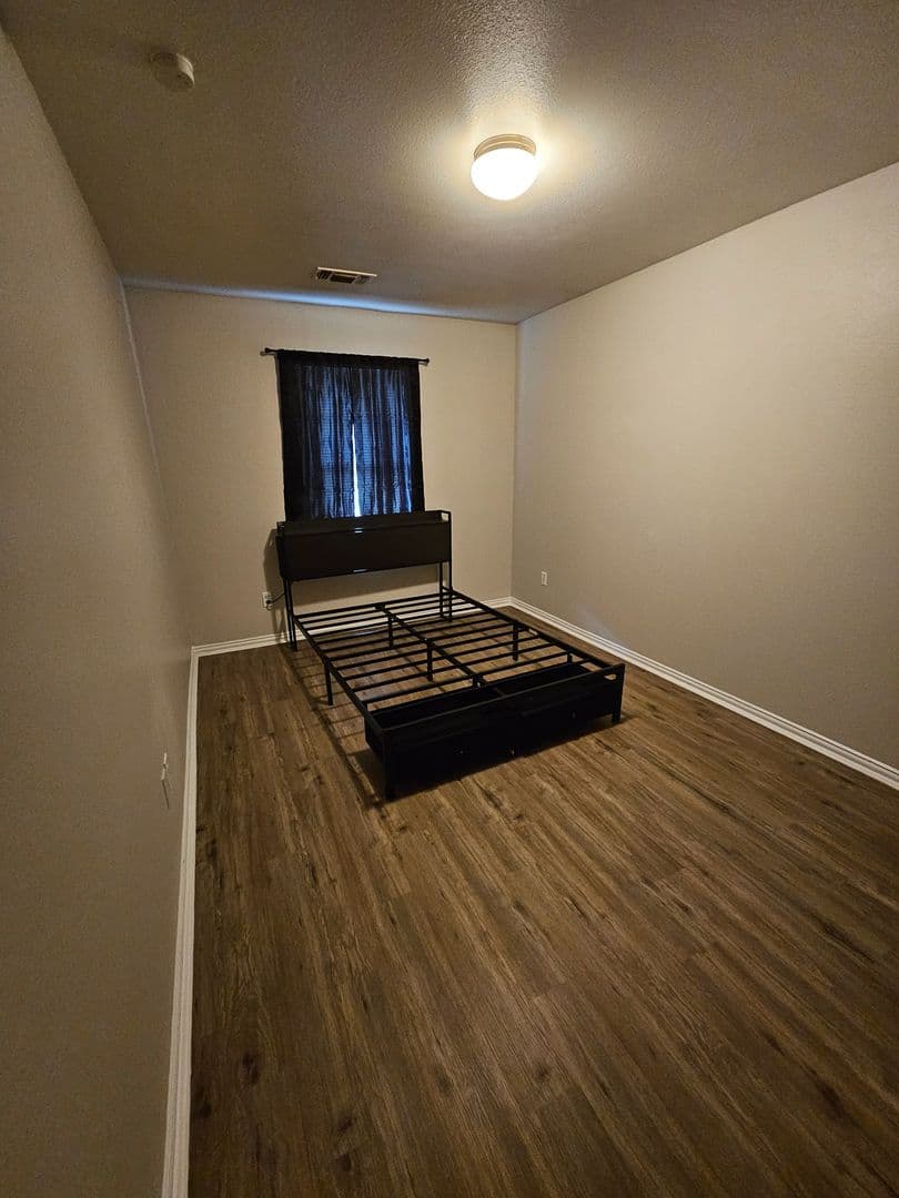 Fort Worth House: 1702 Stalcup Rd