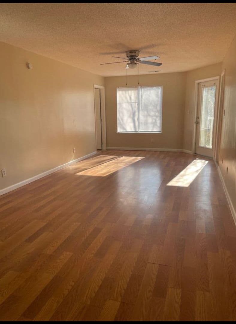 Raleigh House: 1241 University Ct
